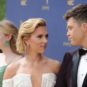 Scarlett Johansson et son compagnon Colin Jost au 70ème Primetime Emmy Awards au théâtre Microsoft à Los Angeles, le 17 septembre 2018.