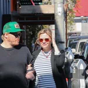 Kirsten Dunst, enceinte, et son mari Jesse Plemons font du shopping à Los Angeles, le 19 avril 2018.