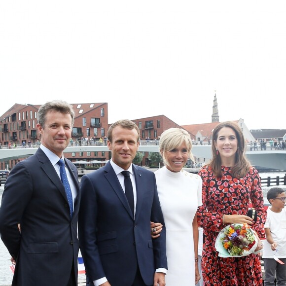 Le prince Frederik de Danemark et la princesse Mary avec Emmanuel Macron et sa femme Brigitte en visite officielle, sur le parvis du théâtre royal de Copenhague le 29 août 2018. © Dominique Jacovides / Bestimage