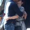 Exclusif - Sandra Bullock et son compagnon Bryan Randall se câlinent et s'embrassent à la sortie du restaurant Piccolino à Beverly Hills, le 14 octobre 2017.