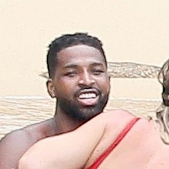 Exclusif - Khloé Kardashian et son compagnon Tristan Thompson font du snorkeling en amoureux lors de la visite d'une île abandonnée au large de Puerto Vallarta au Mexique, le 15 août 2018.