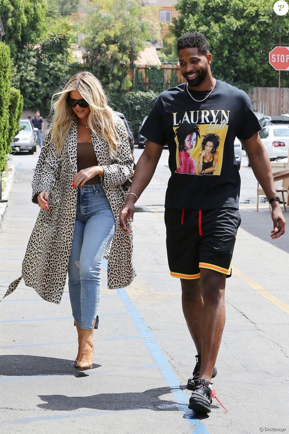 Exclusif - Khloé Kardashian et son compagnon Tristan Thompson sont allés déjeuner en amoureux au restaurant Benihana à Calabasas, le 18 juillet 2018.