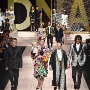 Caleb Lane, Elettra Rossellini, Ronin Lane, Isabella Rossellini, Roberto Rossellini lors du défilé Dolce & Gabbana pour la collection Prêt-à-Porter Printemps/Eté 2019 lors de la Fashion Week de Milan, Italie, le 23 septembre 2018.