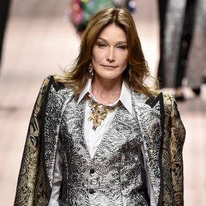 Carla Bruni-Sarkozy lors du défilé Dolce & Gabbana pour la collection Prêt-à-Porter Printemps/Eté 2019 lors de la Fashion Week de Milan, Italie, le 23 septembre 2018.