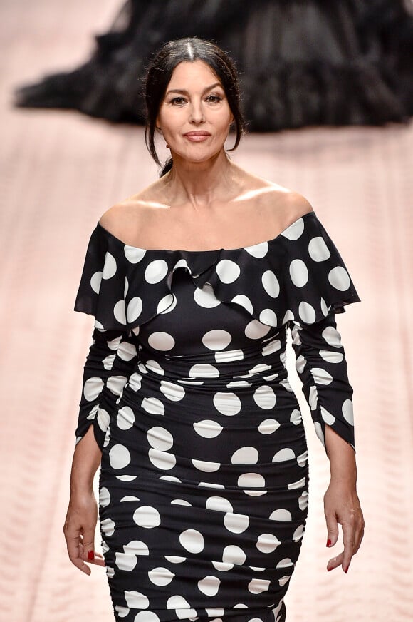 Monica Bellucci lors du défilé Dolce & Gabbana pour la collection Prêt-à-Porter Printemps/Eté 2019 lors de la Fashion Week de Milan, Italie, le 23 septembre 2018.