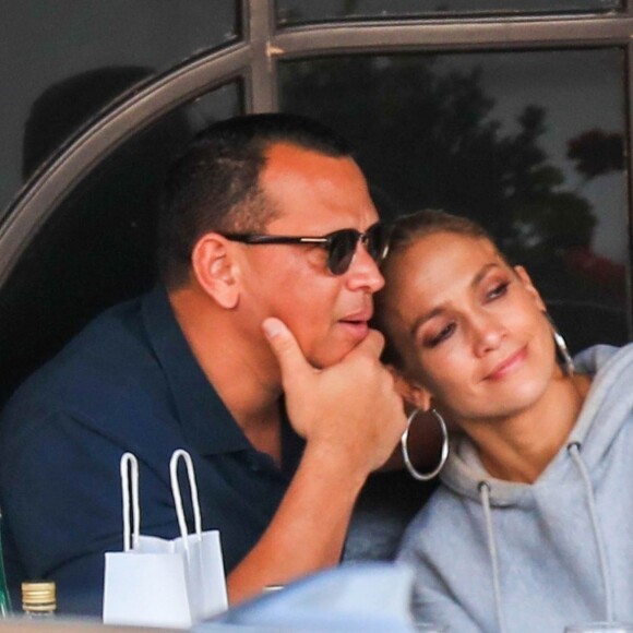 Exclusif - Jennifer Lopez et son compagnon Alex Rodriguez sont allés déjeuner restaurant 'Via Alloro' à Beverly Hills, le 31 aout 2018.