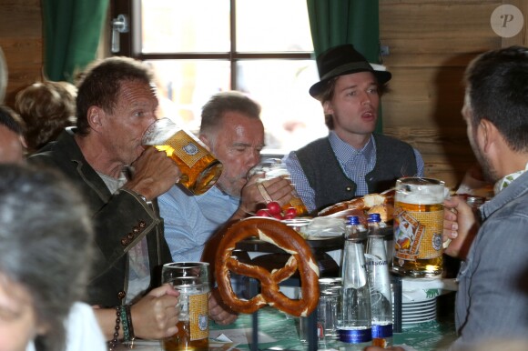 Arnold Schwarzenegger, son fils Patrick Schwarzenegger et Ralf Moeller à la "Fête de la Bière 2018 (Oktobertfest)" de Munich, le 22 septembre 2018.