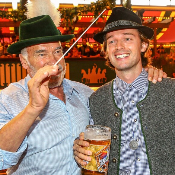 Arnold Schwarzenegger avec son fils Patrick à la "Fête de la Bière 2018 (Oktobertfest)" de Munich, le 22 septembre 2018.