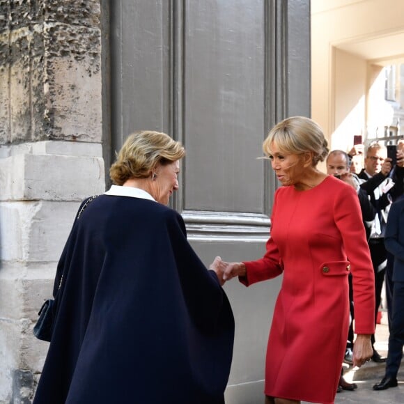 La reine Sonja de Norvège, la première dame Brigitte Macron au centenaire de la Section Norvégienne du Lycée Pierre Corneille à Rouen le 24 septembre 2018. Au programme : Signatures d'accords-cadres de coopération dans le domaine de l'éducation, de l'enseignement supérieur, de la recherche scientifique, de l'innovation, de l'industrie et de la culture; dévoilement de la statue offerte par la Norvège par Sa Majesté la Reine en présence de l'artiste, Espen Dietrichson; signature du Livre d'Or en présence des autorités et des élus. © Francis Petit / Bestimage