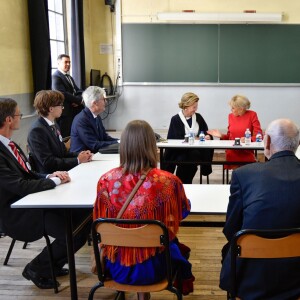 La reine Sonja de Norvège, la première dame Brigitte Macron au centenaire de la Section Norvégienne du Lycée Pierre Corneille à Rouen le 24 septembre 2018. Au programme : Signatures d'accords-cadres de coopération dans le domaine de l'éducation, de l'enseignement supérieur, de la recherche scientifique, de l'innovation, de l'industrie et de la culture; dévoilement de la statue offerte par la Norvège par Sa Majesté la Reine en présence de l'artiste, Espen Dietrichson; signature du Livre d'Or en présence des autorités et des élus. © Francis Petit / Bestimage