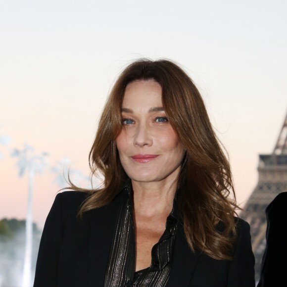 Carla Bruni-Sarkozy - Défilé de mode "Saint-Laurent" PAP printemps-été 2019 au Trocadero devant la Tour Eiffel à Paris le 25 septembre 2018 © Denis Guignebourg/Bestimage