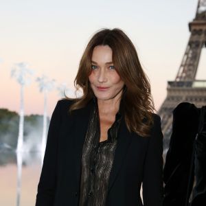 Carla Bruni-Sarkozy - Défilé de mode "Saint-Laurent" PAP printemps-été 2019 au Trocadero devant la Tour Eiffel à Paris le 25 septembre 2018 © Denis Guignebourg/Bestimage