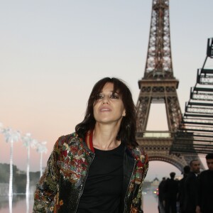 Charlotte Gainsbourg - Défilé de mode "Saint-Laurent" PAP printemps-été 2019 au Trocadero devant la Tour Eiffel à Paris le 25 septembre 2018 © Denis Guignebourg/Bestimage