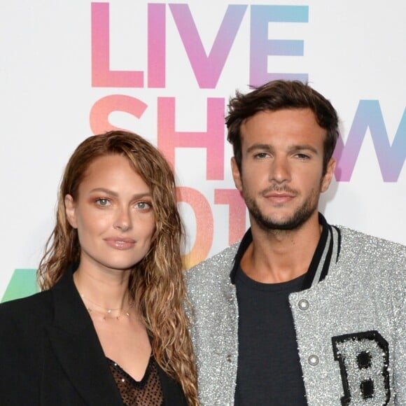 Caroline Receveur et son compagnon Hugo Philip - Photocall du "Etam Live Show 2018" aux Beaux-Arts à Paris, le 25 septembre 2018. © Rachid Bellak/Bestimage