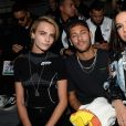 Cara Delevingne et Neymar Jr. - Défilé Off -White™, collection prêt-à-porter printemps-été 2019 lors de la Fashion Week de Paris, le 27 septembre 2018. © Ramsamy Veeren/Bestimage