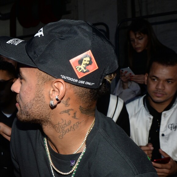 Cara Delevingne et Neymar Jr. - Défilé Off -White™, collection prêt-à-porter printemps-été 2019 lors de la Fashion Week de Paris, le 27 septembre 2018. © Ramsamy Veeren/Bestimage