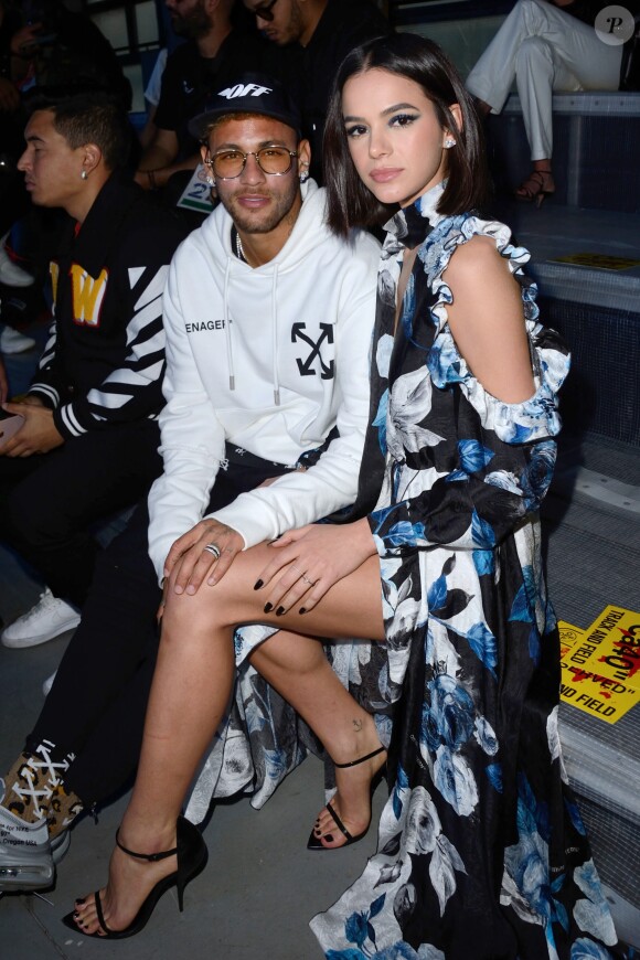 Neymar Jr. et Bruna Marquezine Défilé Off -White™, collection prêt-à-porter printemps-été 2019 lors de la Fashion Week de Paris, le 27 septembre 2018.