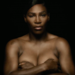 Serena Williams chante "I Touch Myself" du groupe The Divinyls pour le mois de sensibilisation sur le cancer du sein. Septembre 2018.