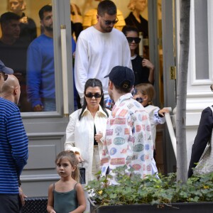 Exclusif - Kourtney Kardashian, Scott Disick et leurs enfants Mason, Reign et Penelope pour faire du shopping chez Louis Vuitton et Prada à New York le 30 septembre 2018.