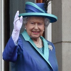 La reine Elisabeth II d'Angleterre - La famille royale d'Angleterre lors de la parade aérienne de la RAF pour le centième anniversaire au palais de Buckingham à Londres. Le 10 juillet 2018