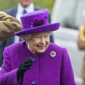 La reine Elisabeth II d'Angleterre visite le "King George VI Day Center" à Windsor le 12 avril 2018. 12 April 2018.