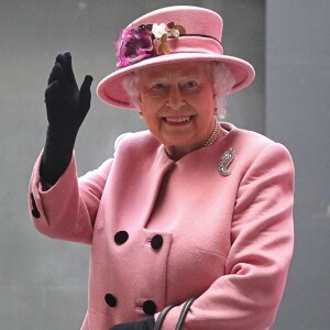 La reine Elisabeth II d'Angleterre assiste à la cérémonie de désaffectation du HMS Ocean au Port maritime HMNB Devonport à Plymouth, Royaume Uni. Le 27 mars 2018.