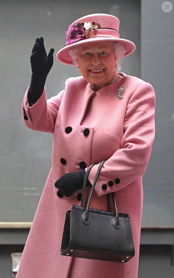 La reine Elisabeth II d'Angleterre assiste à la cérémonie de désaffectation du HMS Ocean au Port maritime HMNB Devonport à Plymouth, Royaume Uni. Le 27 mars 2018.