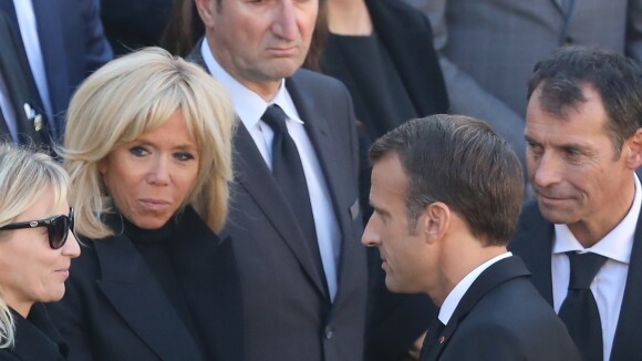 Hommage national à Charles Aznavour : Le couple Macron digne auprès des proches