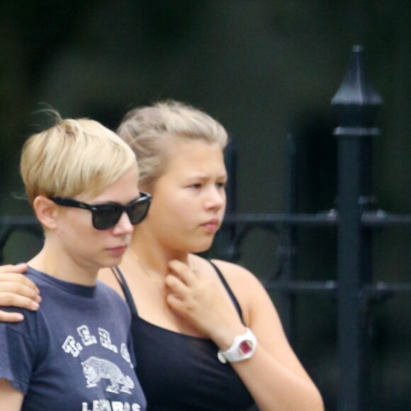 Exclusif - Michelle Williams et sa fille Matilda se promènent dans les rues de New York le 4 octobre 2018.