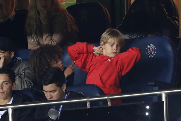 Davi Lucca da Silva Santos (fils de Neymar) dans les tribunes du parc des princes lors du match de football de ligue 1 opposant le Paris Saint-Germain (PSG) à l'Olympique Lyonnais (OL) à Paris, France, le 7 octobre 2018. Le PSG a gagné 5-0.