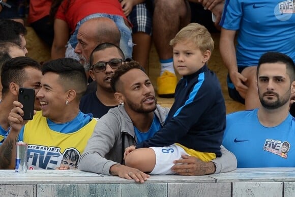 Neymar Jr et son fils Lucca da Silva - Neymar Jr participe à la finale de "Neymar Jr's Five Women's Final" à Sao Paulo au Brésil le 21 juillet 2018.