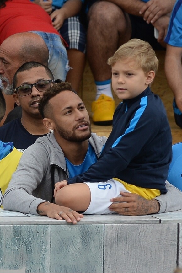 Neymar Jr et son fils Lucca da Silva - Neymar Jr participe à la finale de "Neymar Jr's Five Women's Final" à Sao Paulo au Brésil le 21 juillet 2018.