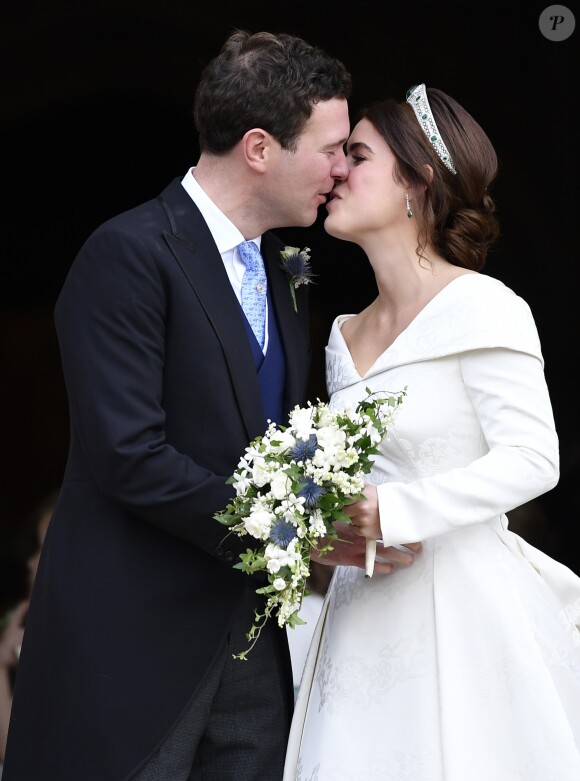 Princess Eugenie and Jack Brooksbank kiss as they leave after their wedding at St George's Chapel in Windsor Castle, Windsor. ... Princess Eugenie wedding ... 12-10-2018 ... Windsor ... UK ... Photo credit should read: Toby Melville/PA Wire. Unique Reference No. 39085832 ... Picture date: Friday October 12, 2018. See PA story ROYAL Wedding. Photo credit should read: Toby Melville/PA Wire12/10/2018 - 