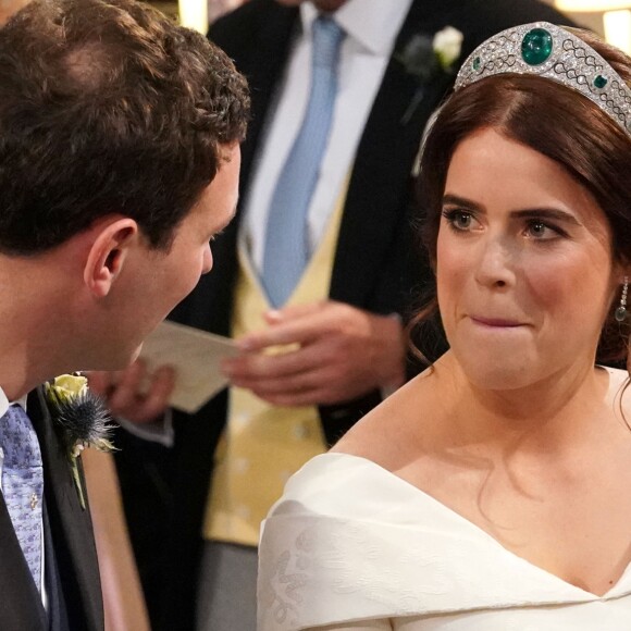 La princesse Eugenie d'York (robe Peter Pilotto) et Jack Brooksbank - Cérémonie de mariage de la princesse Eugenie d'York et Jack Brooksbank en la chapelle Saint-George au château de Windsor, Royaume Uni le 12 octobre 2018.