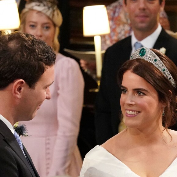 La princesse Eugenie d'York (robe Peter Pilotto) et Jack Brooksbank - Cérémonie de mariage de la princesse Eugenie d'York et Jack Brooksbank en la chapelle Saint-George au château de Windsor, Royaume Uni le 12 octobre 2018.