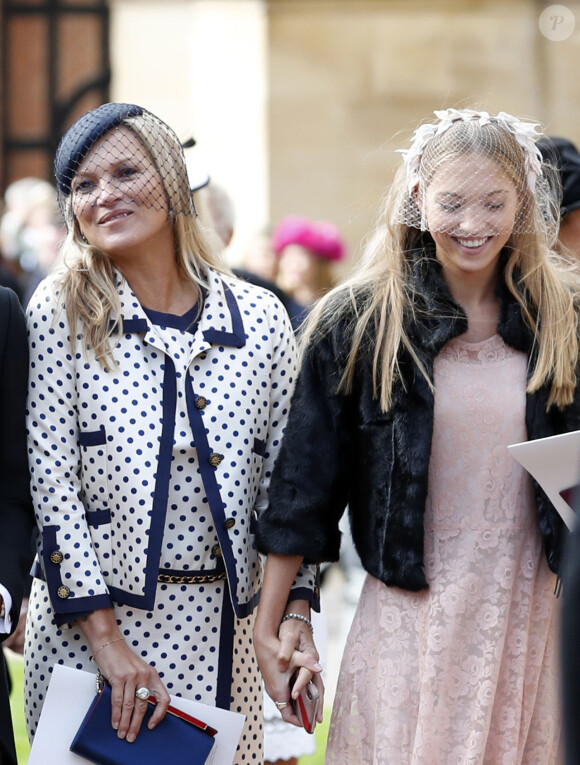 Kate Moss et sa fille Lila Grace Moss Hack - Cérémonie de mariage de la princesse Eugenie d'York et Jack Brooksbank en la chapelle Saint-George au château de Windsor le 12 octobre 2018.