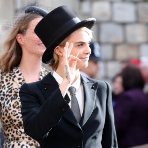 Cara Delevingne en Emporio Armani - Les invités arrivent à la chapelle St. George pour le mariage de la princesse Eugenie d'York et Jack Brooksbank au château de Windsor, Royaume Uni, le 12 octobre 2018.