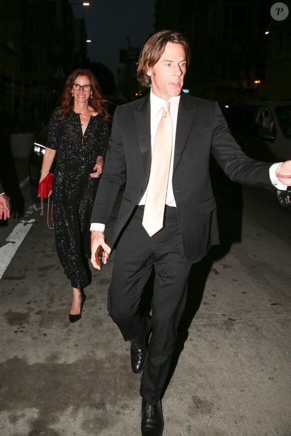 Julia Roberts et son mari Daniel Moder - Les célébrités arrivent à une soirée qui est censé être le mariage de Gwyneth Paltrow et de son fiancé Brad Falchuk à Los Angeles le 14 avril 2018.