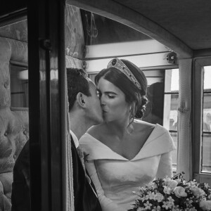 Le palais de Buckingham a dévoilé les photos officielles du mariage de la princesse Eugenie avec Jack Brooksbank. Des photos signées Alex Bramall. Octobre 2018