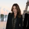Carla Bruni-Sarkozy - People au défilé de mode "Saint-Laurent" PAP printemps-été 2019 au Trocadero devant la Tour Eiffel à Paris le 25 septembre 2018 © Denis Guignebourg/Bestimage