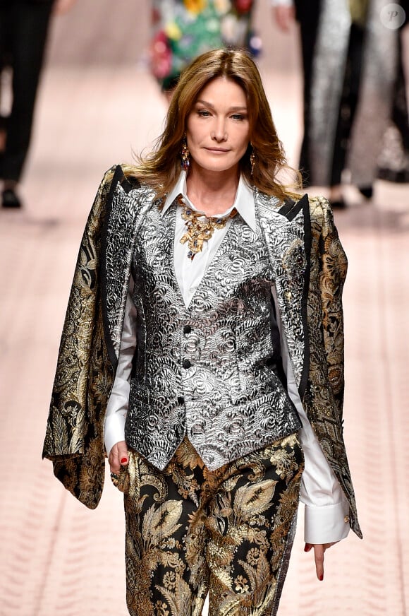 Carla Bruni-Sarkozy lors du défilé Dolce & Gabbana pour la collection Prêt-à-Porter Printemps/Eté 2019 lors de la Fashion Week de Milan, Italie, le 23 septembre 2018.