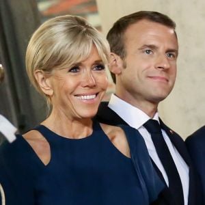 Le président de la République française Emmanuel Macron et sa femme la Première Dame Brigitte Macron (Trogneux) - Le président de la République française et sa femme la Première Dame reçoivent le président de la République de Corée du Sud et sa femme pour un diner d'Etat au palais de l'Elysée à Paris, France, le 15 octobre 2018. © Stéphane Lemouton/Bestimage