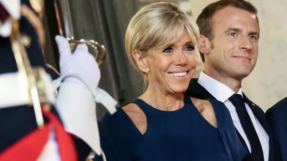 Brigitte Macron somptueuse à l'Élysée après une visite au Louvre