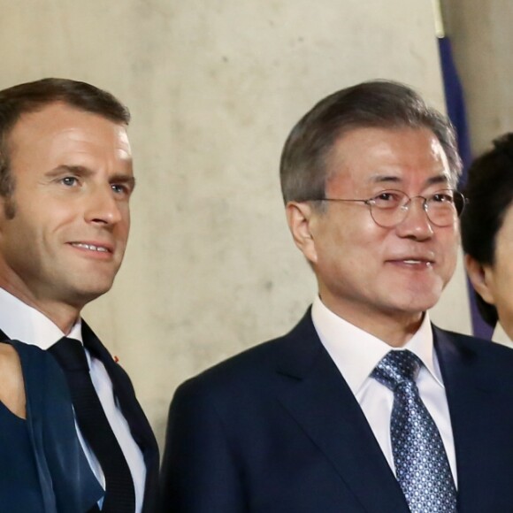 Le président de la République française Emmanuel Macron, sa femme la Première Dame Brigitte Macron (Trogneux), le président de la République de Corée du Sud Moon Jae-in et sa femme Kim Jung-Sook - Le président de la République française et sa femme la Première Dame reçoivent le président de la République de Corée du Sud et sa femme pour un diner d'Etat au palais de l'Elysée à Paris, France, le 15 octobre 2018. © Stéphane Lemouton/Bestimage