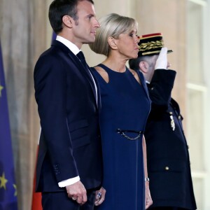 Le président de la République française Emmanuel Macron et sa femme la Première Dame Brigitte Macron (Trogneux) - Le président de la République française et sa femme la Première Dame reçoivent le président de la République de Corée du Sud et sa femme pour un diner d'Etat au palais de l'Elysée à Paris, France, le 15 octobre 2018. © Stéphane Lemouton/Bestimage