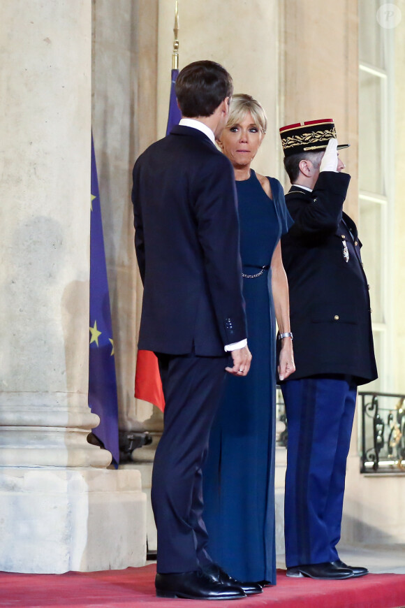Le président de la République française Emmanuel Macron et sa femme la Première Dame Brigitte Macron (Trogneux) - Le président de la République française et sa femme la Première Dame reçoivent le président de la République de Corée du Sud et sa femme pour un diner d'Etat au palais de l'Elysée à Paris, France, le 15 octobre 2018. © Stéphane Lemouton/Bestimage