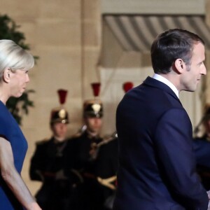 Le président de la République française Emmanuel Macron, sa femme la Première Dame Brigitte Macron (Trogneux), le président de la République de Corée du Sud Moon Jae-in et sa femme Kim Jung-Sook - Le président de la République française et sa femme la Première Dame reçoivent le président de la République de Corée du Sud et sa femme pour un diner d'Etat au palais de l'Elysée à Paris, France, le 15 octobre 2018. © Stéphane Lemouton/Bestimage