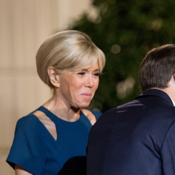 Le président de la République française Emmanuel Macron, sa femme la Première Dame Brigitte Macron (Trogneux), le président de la République de Corée du Sud Moon Jae-in et sa femme Kim Jung-Sook - Le président de la République française et sa femme la Première reçoivent le président de la République de Corée du Sud et sa femme pour un diner d'Etat au palais de l'Elysée à Paris, France, le 15 octobre 2018. © Cyril Moreau/Bestimage