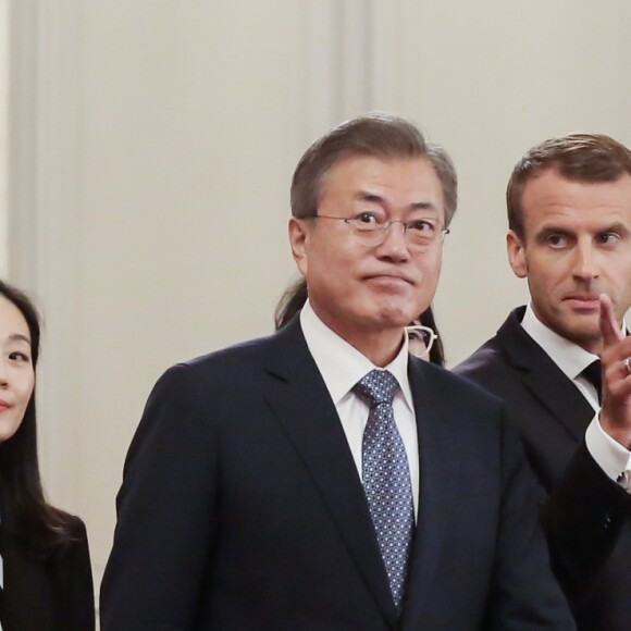 Le président de la République française Emmanuel Macron, sa femme la Première Dame Brigitte Macron, le président de la République de Corée du Sud Moon Jae-in et sa femme Kim Jung-Sook - Le président de la République française, sa femme la Première Dame, le président de la République de Corée du Sud et sa femme lors du dîner d'Etat au palais de l'Elysée à Paris, France, le 15 octobre 2018. © Stéphane Lemouton/Bestimage