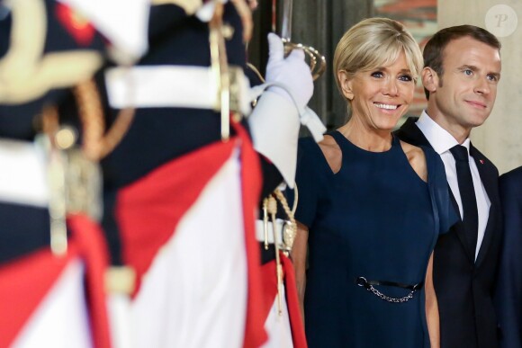 Le président de la République française Emmanuel Macron et sa femme la Première Dame Brigitte Macron (Trogneux) - Le président de la République française et sa femme la Première Dame reçoivent le président de la République de Corée du Sud et sa femme pour un diner d'Etat au palais de l'Elysée à Paris, France, le 15 octobre 2018. © Stéphane Lemouton/Bestimage
